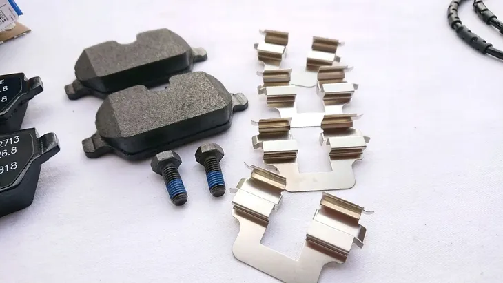 klocki-hamulcowe-tyl-ate-bmw-1-3-e81-e87-e90-jakosc-czesci-zgodnie-z-gvo-q-oryginal-z-logo-producenta-czesci-oem-oes