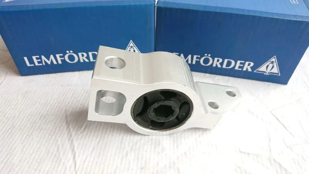 tuleja-wahacza-lewa-vw-golf-v-vi-plus-eos-scirocco