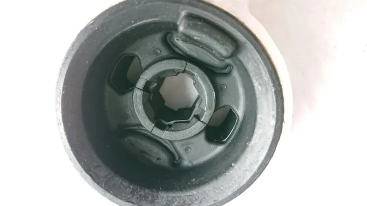 tuleja-wahacza-lewa-vw-golf-v-vi-plus-eos-scirocco-jakosc-czesci-zgodnie-z-gvo-q-oryginal-z-logo-producenta-czesci-oem-oes
