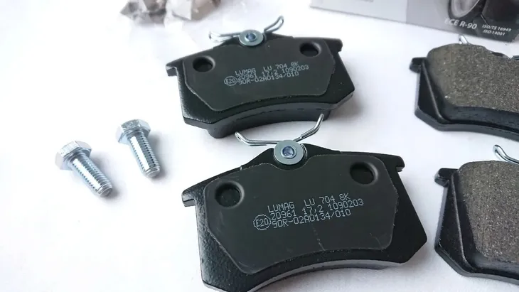 klocki-hamulcowe-tyl-audi-a6-c5-a8-d2-tt-jakosc-czesci-zgodnie-z-gvo-q-oryginal-z-logo-producenta-czesci-oem-oes