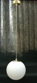 lampa-wiszaca-kula-20cm-zwis-zloty-szklo-biale-matowe