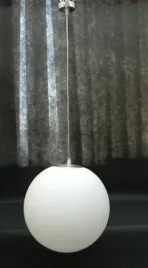 lampa-wiszaca-kula-30cm-zwis-chrom-szklo-biale-matowe