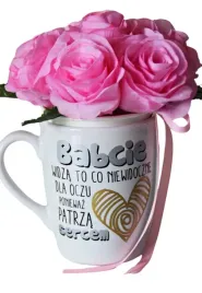 kubek-na-dzien-babci-z-bukietem-roz