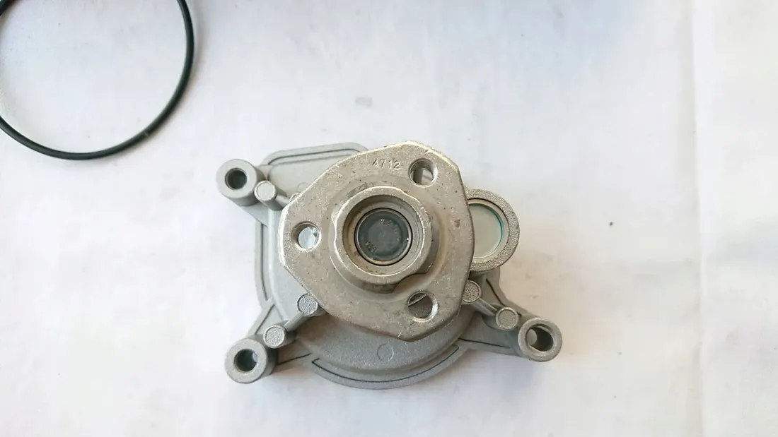 pompa-wody-vw-eos-jetta-iii-iv-passat-b6-b7-1-4