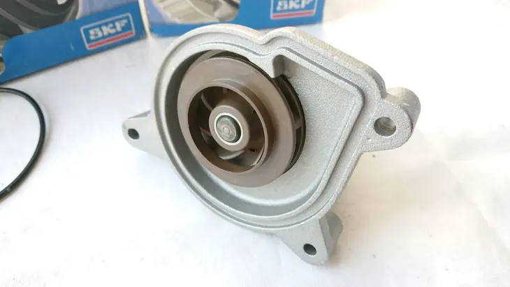 pompa-wody-vw-eos-jetta-iii-iv-passat-b6-b7-1-4-waga-produktu-2-kg