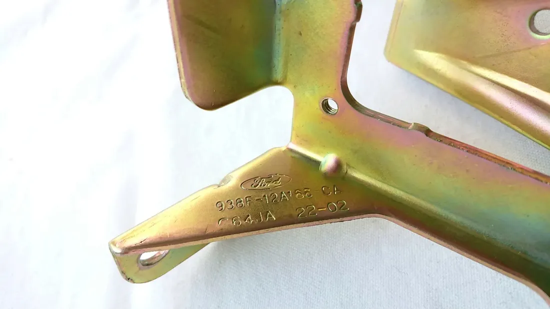 uchwyt-cewki-ford-mondeo-mk2-stan-nowy