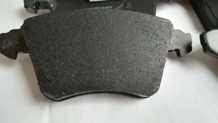 klocki-hamulcowe-przod-vw-t5-6-multivan-2-0-2-5tdi-jakosc-czesci-zgodnie-z-gvo-q-oryginal-z-logo-producenta-czesci-oem-oes