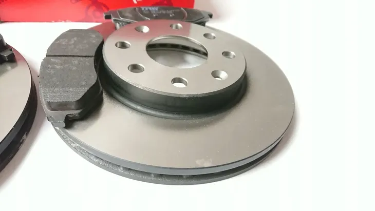 tarcze-klocki-trw-przod-chevrolet-aveo-2004-jakosc-czesci-zgodnie-z-gvo-q-oryginal-z-logo-producenta-czesci-oem-oes