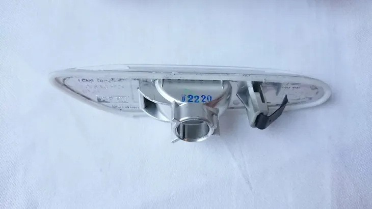 kierunkowskaz-boczny-prawy-bmw-3-e90-e92-e93-numer-katalogowy-czesci-18-0400-21-9