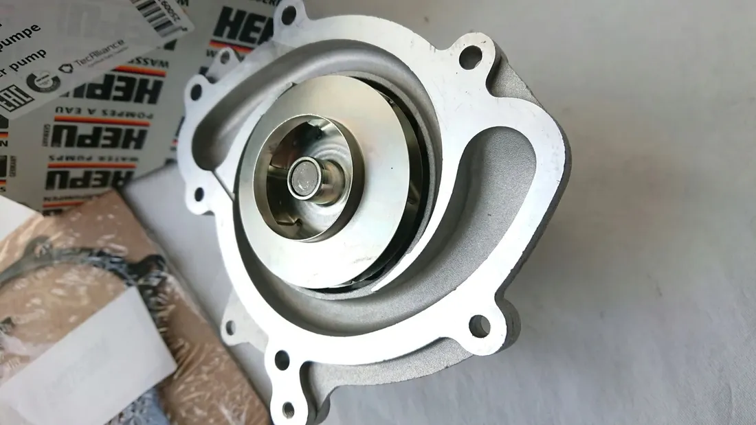 pompa-wody-hepu-p1552-mercedes
