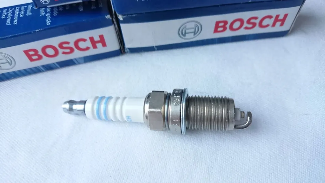 swieca-zaplonowa-bosch-0242236541