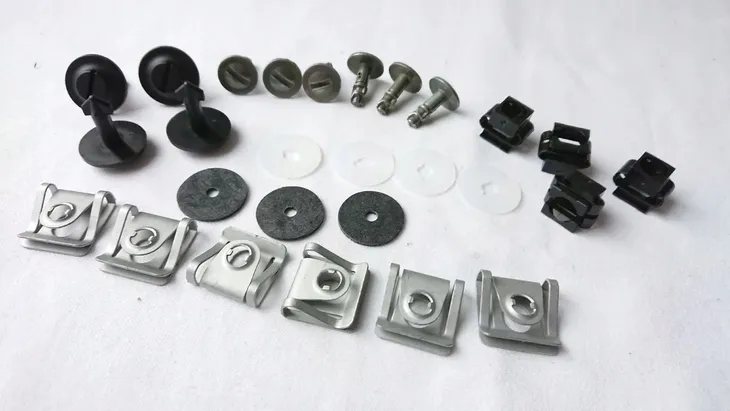 spinki-sruby-oslony-pod-silnik-audi-a4-b6-a4-b7-producent-czesci-polcar