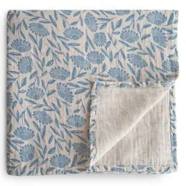 mushie-otulacz-muslinowy-z-bawelny-organicznej-120x120-blue-flowers
