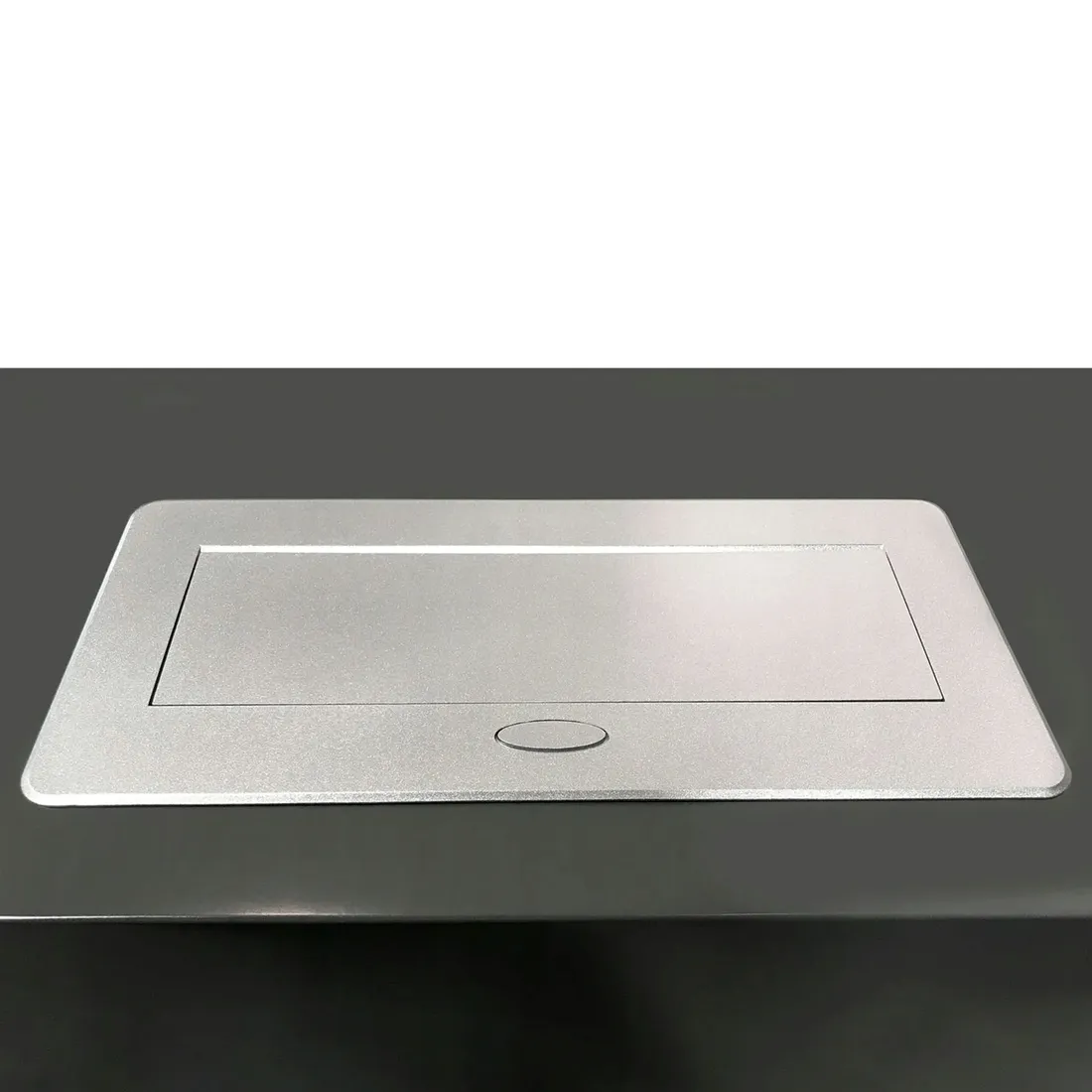 gniazdo-chowane-w-blat-atom-26-lite-usb-aluminium