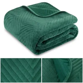 narzuta-na-lozko-kanape-200x220-welurowa-velvet-pikowana-kapa-caden-zielona