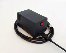 c64-psu-legendarny-zasilacz-do-commodore-64-regulowane-5v-czarny