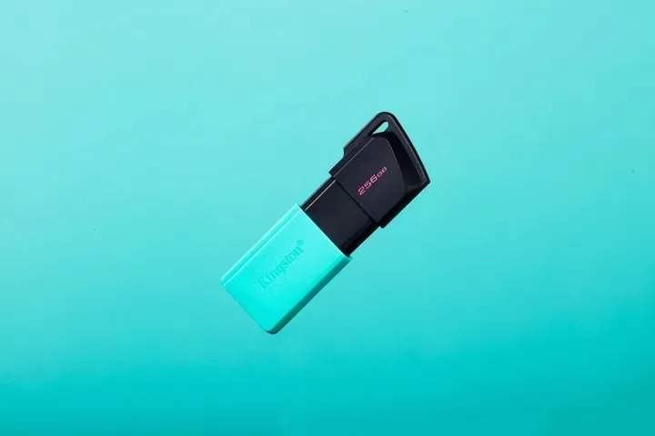 kingston-exodia-256gb-usb3-2-teal-kod-producenta-inny