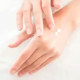 oriflame-odzywczy-krem-do-rak-love-nature-z-organicznym-olejem-kokosowym-15-produkt-nie-zawiera-alkoholu-aluminium