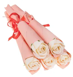 kremowa-dekoracyjna-roza-z-mydelka-pomysl-na-prezent-dzien-kobiet