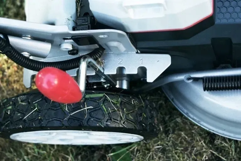 kosiarka-akumulatorowa-cramer-82v-46cm-funkcja-boost