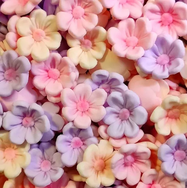 Dekoracja z cukru Kwiatki Miłek Mix Pastelowy Różowy 15 sztuk torty desery