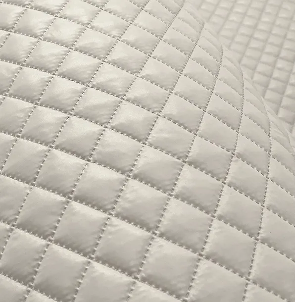 Beżowa PUMI Tkanina pikowana w 3X3cm Odzieżowa Wodoodporna Materiał kurtki