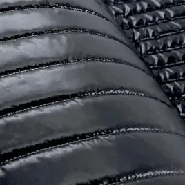 czarna-pumi-tkanina-pikowana-w-pasy-odziezowa-wodoodporna-material-kurtki