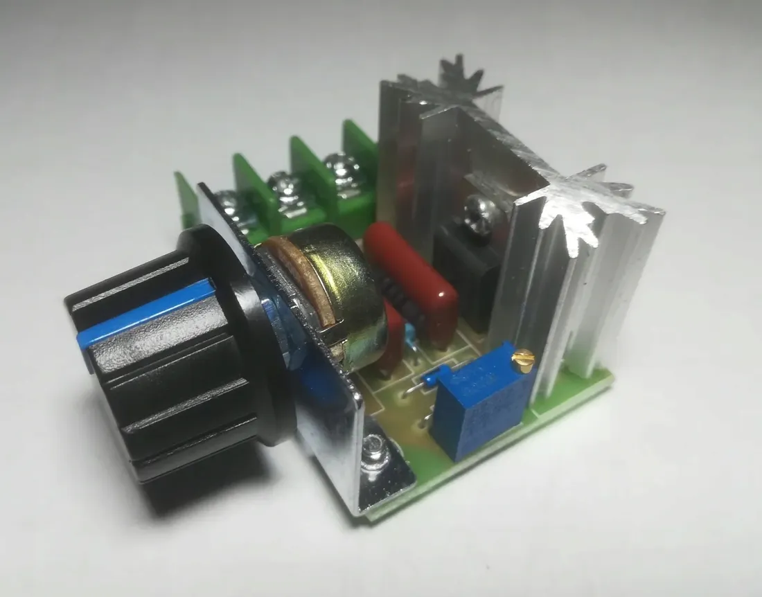 regulator-obrotow-wentylatora-2000w-230v-stan-nowy