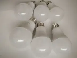 zarowki-led-amazon-basics-cieply-bialy-e27-6-sztuk