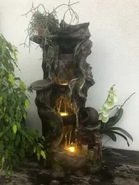 fontanna-ogrodowa-dekoracyjna-lesny-zdroj-wys-110-cm-osw-led