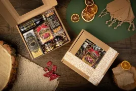 box-prezentowy-kraftowy-zestaw-herbata-sok-naturalny-czekolada-miod-baton