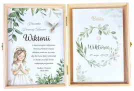 biblia-w-drewnianym-pudelku-z-kartka-prezent-na-komunie-nadruk-pamiatka