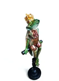 figurka-figura-zaba-zabka-siedzaca-w-koronie-model-ii