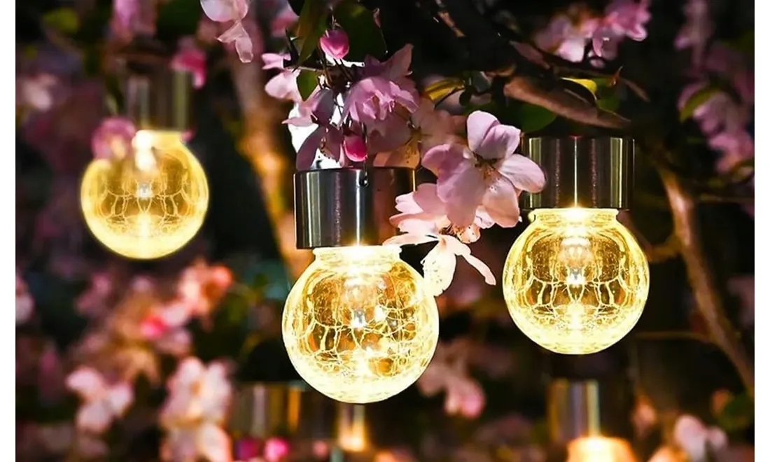 dwie-solarne-lampki-ogrodowe-led-latarenka-szklana-kula-emitujace-cieple-biale-swiatlo