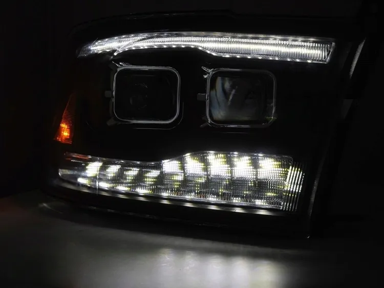 lampy-reflektory-black-led-do-dodge-ram-09-18