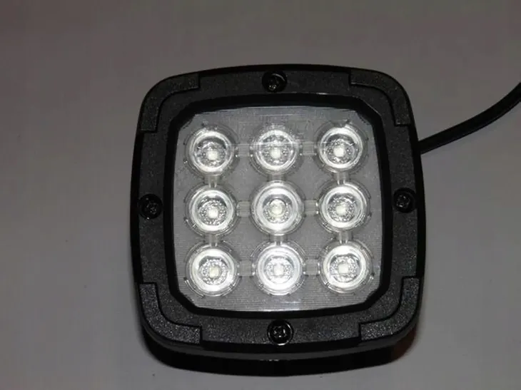 lampa-robocza-fristom-ft-036-informacje-dodatkowe-zarowki-w-zestawie
