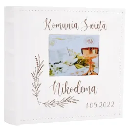 album-komunijny-z-okienkiem-na-zdjecie-personalizacja-60-str-czarne-grawer