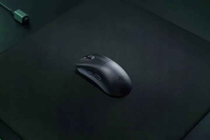 mysz-razer-deathadder-v3-hyperspeed-czarny-profil-myszy-praworeczna