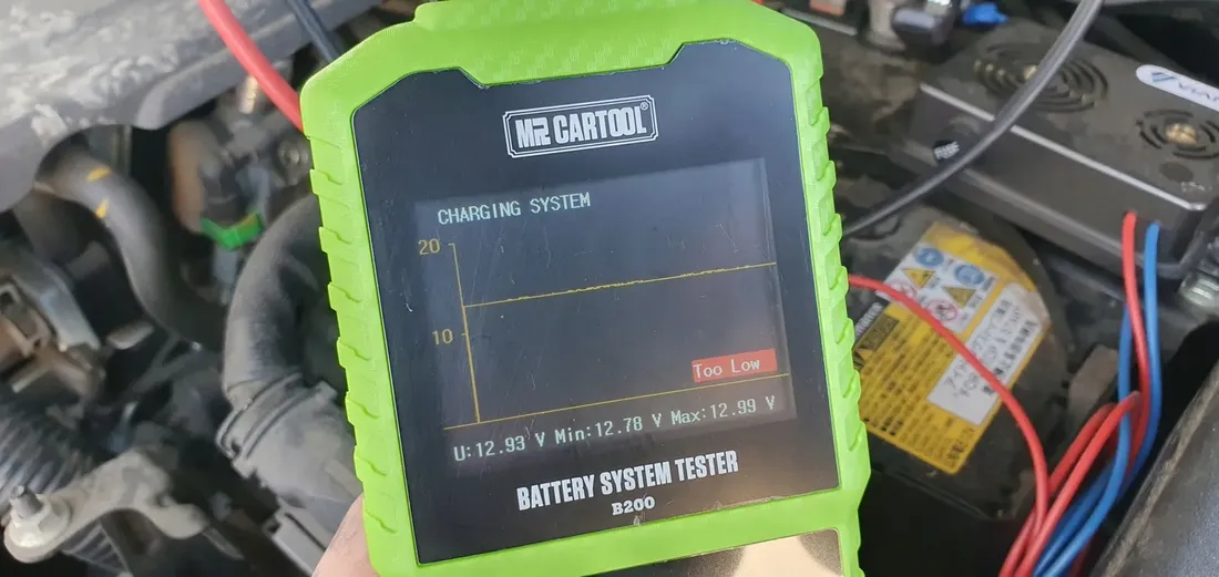 cyfrowy-tester-do-akumulatorow-baterii-12v