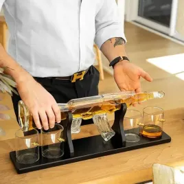 zestaw-whisky-karafka-kalasznikow-karabin-ak-47-pistolet-4-szklanki-kostki