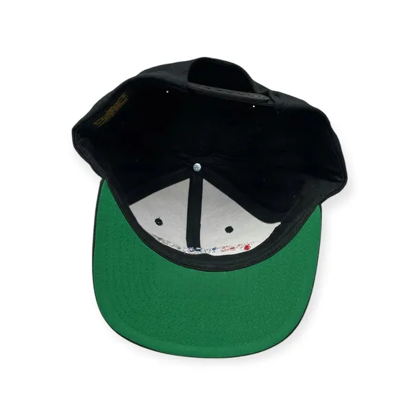 czapka-z-daszkiem-snapback-marka-inna