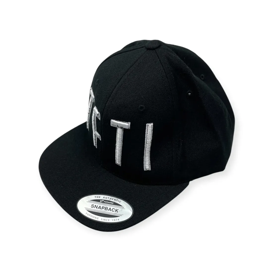 czapka-z-daszkiem-snapback