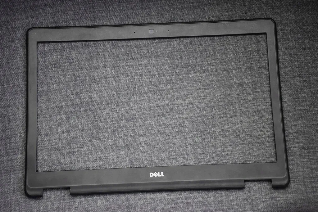 nowa-ramka-matrycy-do-dell-latitude-e5570-precision-3510