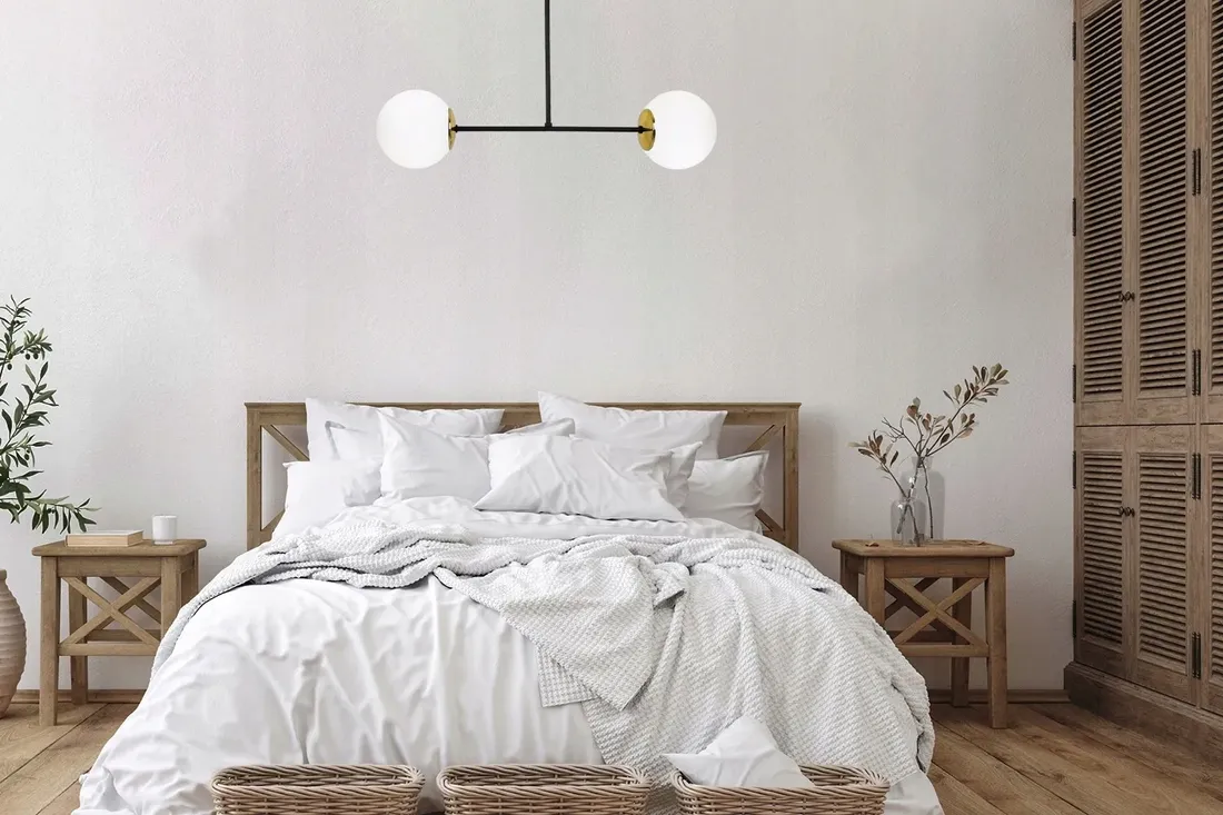 lampa-wiszaca-sufitowa-zyrandol-szklane-biale-kule