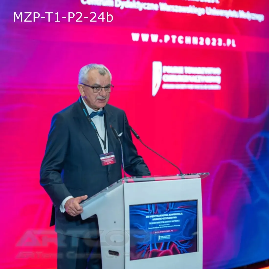 mownica-medialna-z-mlecznej-plexi-monitor-czolowy-prompter-24-mikrofony-stan-nowy