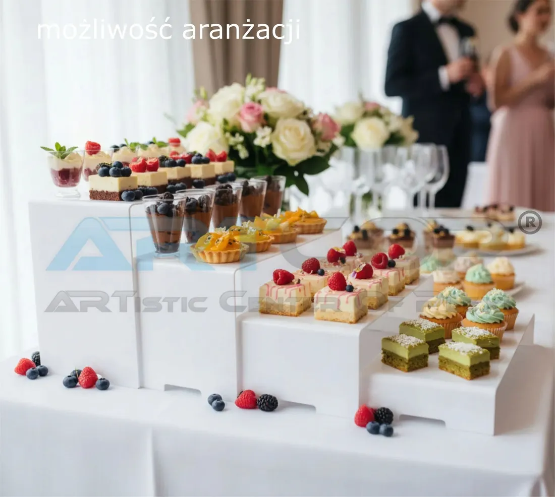 schodki-zestaw-z-plexi-slodki-stol-na-babeczki-ekspozytor-biale-slodkosci