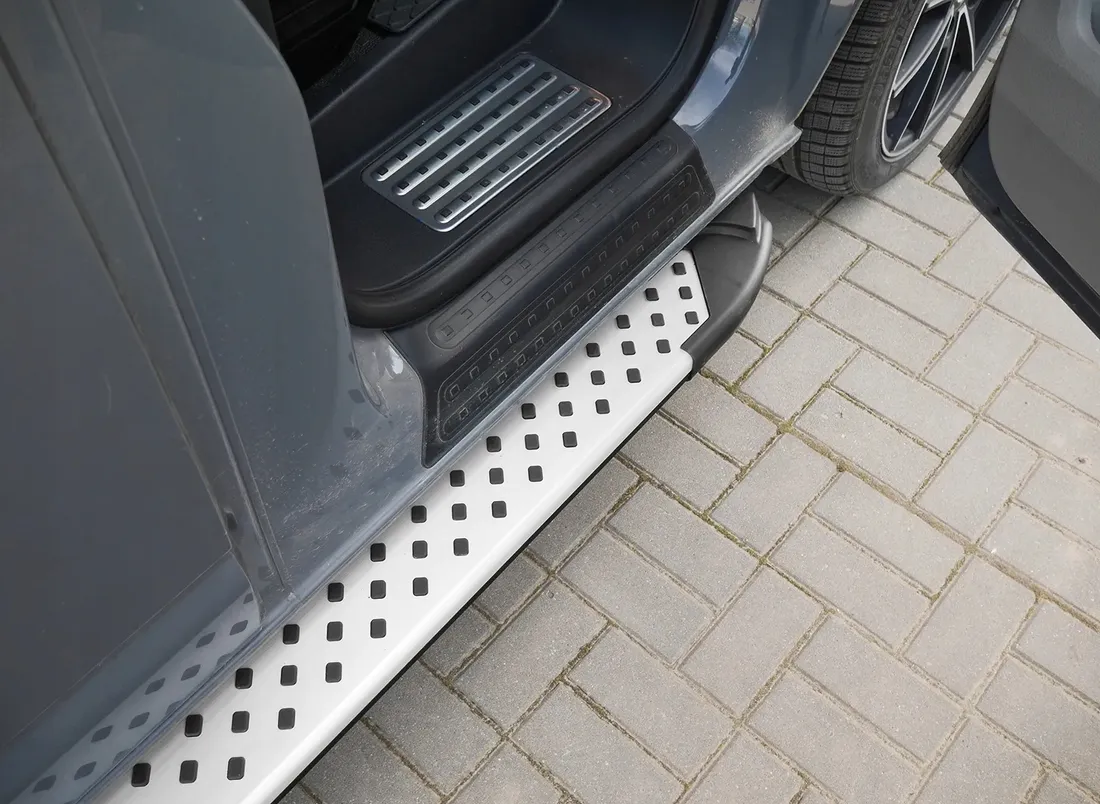 stopnie-boczne-progi-do-ford-kuga-2020-stan-nowy