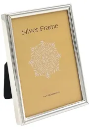 metalowa-ramka-na-zdjecie-7x9-srebrna-elegancka-do-biura