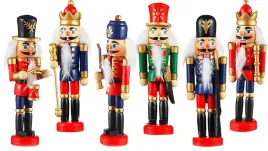 drewniany-dziadek-do-orzechow-zawieszka-6-szt