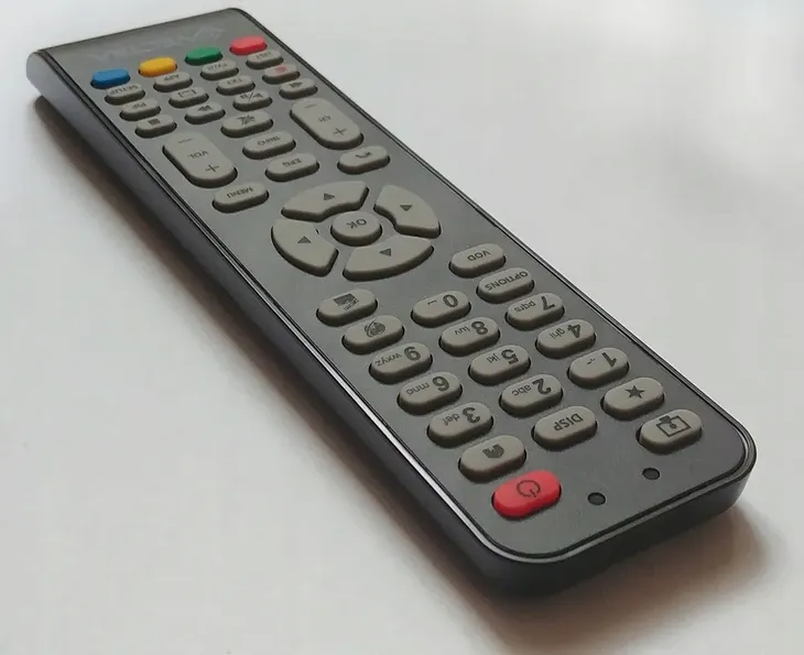 pilot-do-dekoderow-telewizji-kablowej-oryginal-plaski-waski-vectra-blue-kolor-czarny